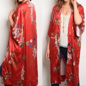 ‼️JUST REDUCED‼️ RED FLORAL SATIN KIMONO-Medium